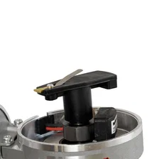 Dist Cast Ford 351C blk cap image 4